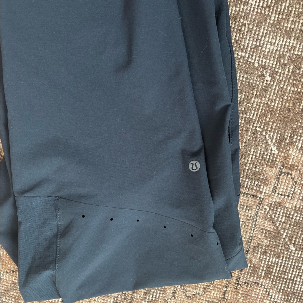 License to train lululemon jogger